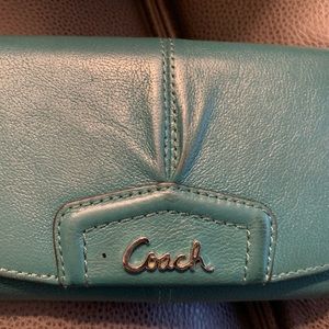 COPY - COACH Wallet (color: Cool Green)